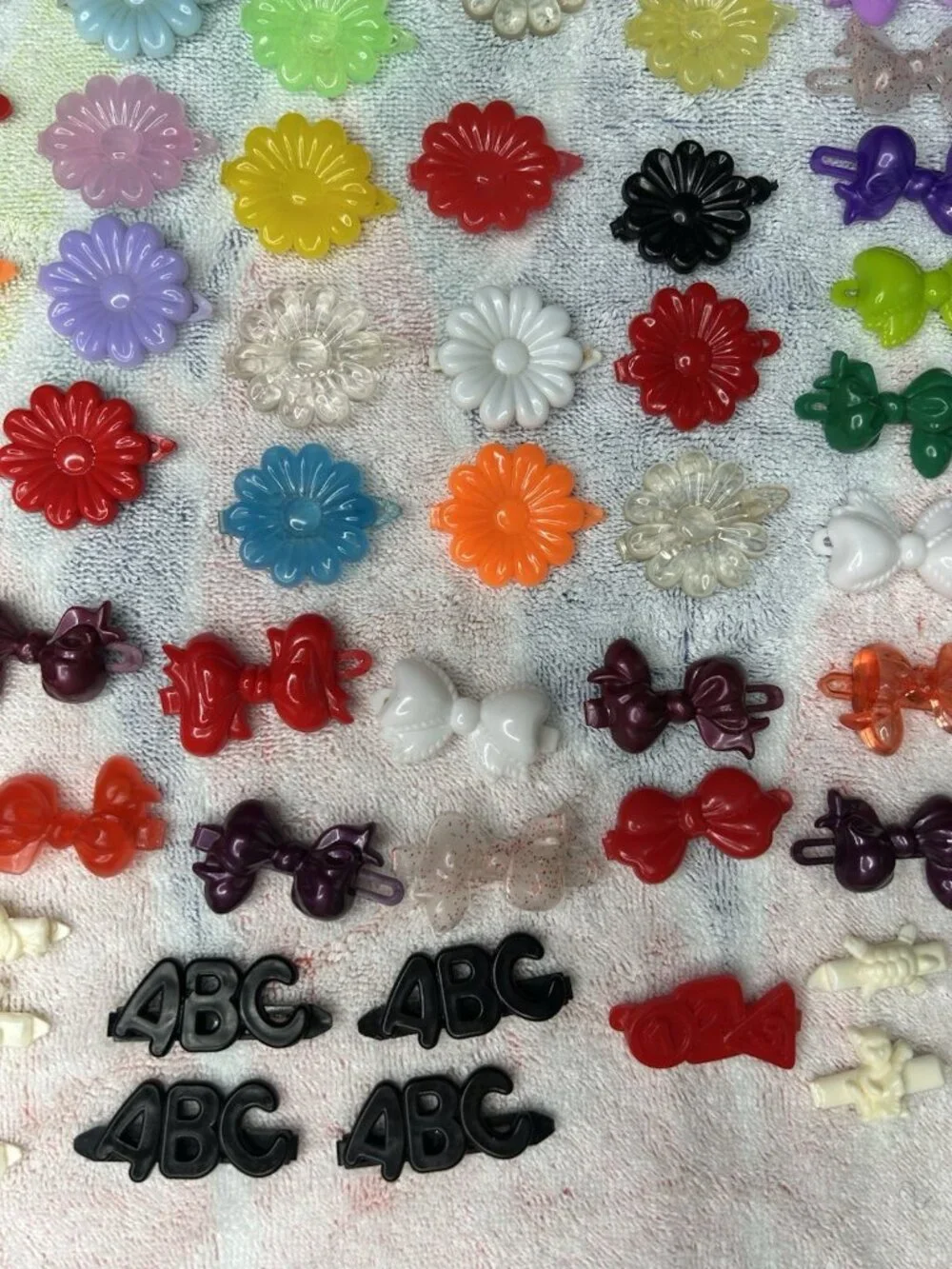 100+ Vintage Plastic Hair Barrettes Lot Flowers Bows Colorful Girls 80s 90s